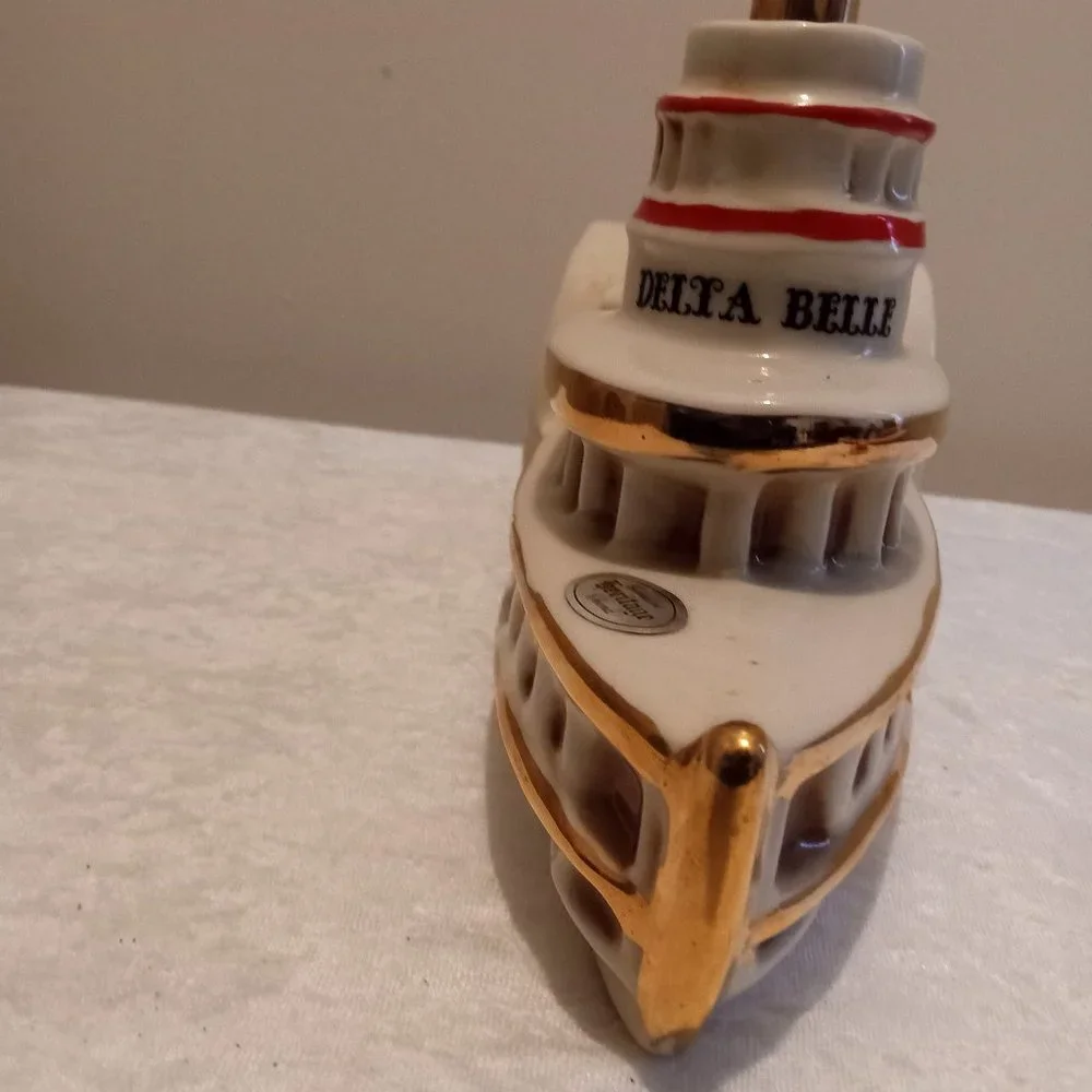 Collectible Ezra Brooks Delta Belle Genuine Hertiage 1969 China